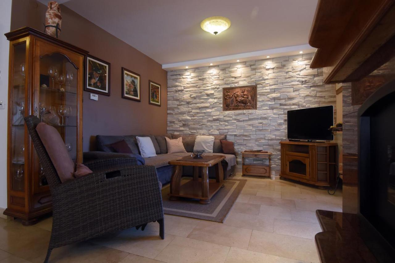 Gallery Premium 99 Near Ammphiteatre With Garage 5 Days And More Gratis Apartman Póla Kültér fotó