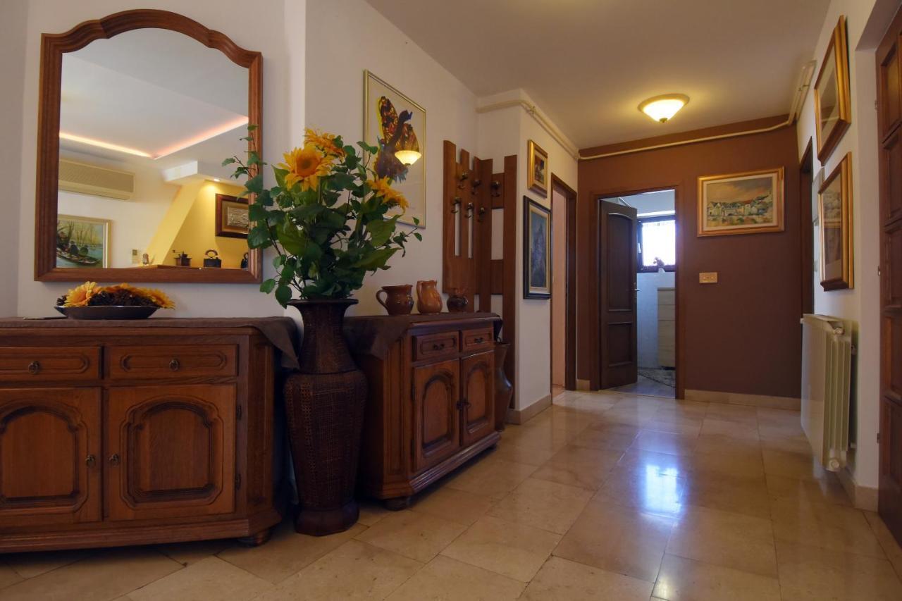 Gallery Premium 99 Near Ammphiteatre With Garage 5 Days And More Gratis Apartman Póla Kültér fotó