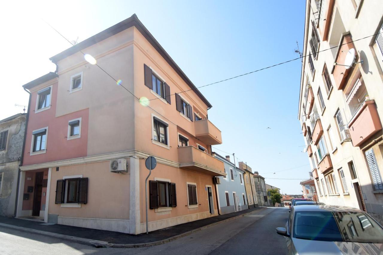 Gallery Premium 99 Near Ammphiteatre With Garage 5 Days And More Gratis Apartman Póla Kültér fotó