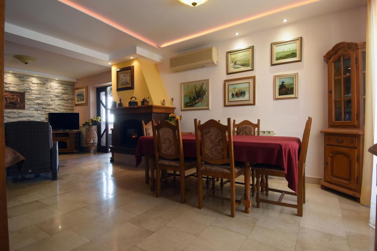 Gallery Premium 99 Near Ammphiteatre With Garage 5 Days And More Gratis Apartman Póla Kültér fotó